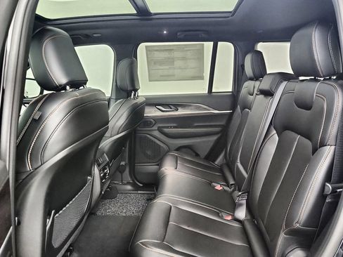 New 2026 Jeep Grand Cherokee Limited AWD/4WD image 32