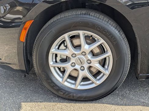 Used 2025 Chrysler Pacifica Select image 27