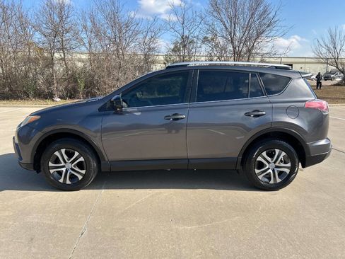 Used 2016 Toyota RAV4 LE image 9