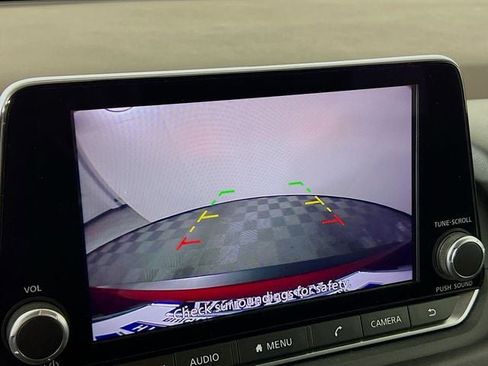 Used 2023 Nissan Rogue SV image 14