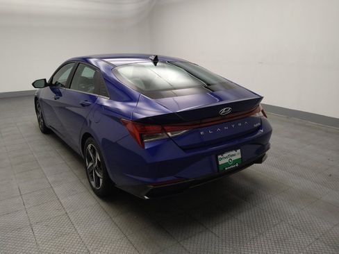 Used 2023 Hyundai Elantra Limited w/ Preferred Accessory Package FWD image 5