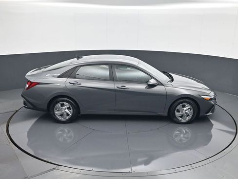 Certified 2024 Hyundai Elantra SE image 16