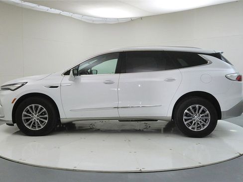 Used 2024 Buick Enclave Premium image 4