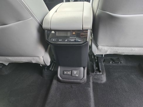 Used 2022 Toyota Highlander Limited image 27