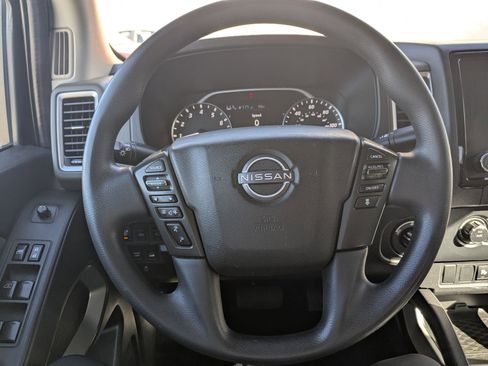 Used 2022 Nissan Frontier SV w/ Technology Package image 18