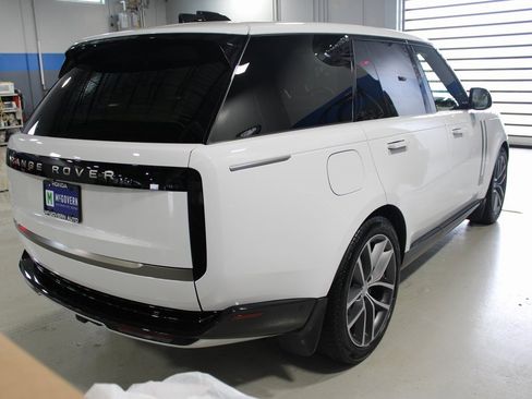 Used 2024 Land Rover Range Rover SE image 40