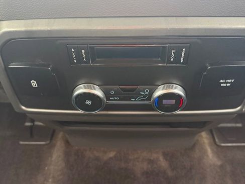 Used 2018 Ford Expedition XLT w/ Equipment Group 202A RWD image 21