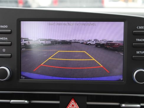 Used 2022 Hyundai Elantra Blue image 13