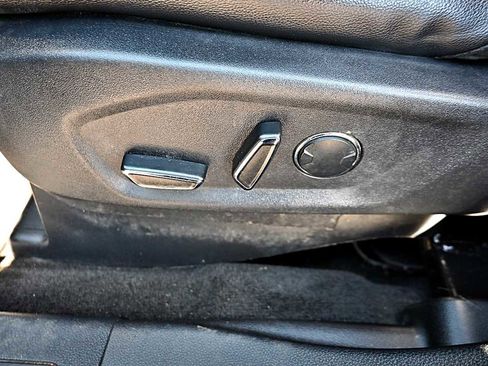 Used 2017 Ford Explorer XLT image 19