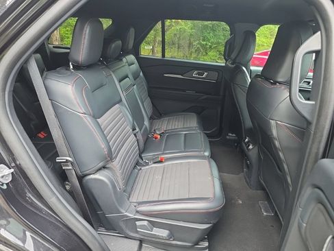 Used 2025 Ford Explorer ST-Line w/ ST-Line Street Pack AWD/4WD image 18
