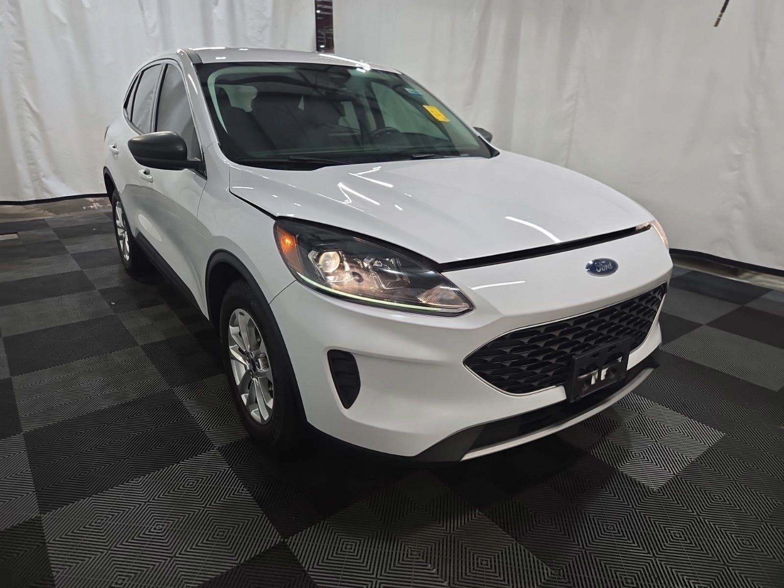 Used 2022 Ford Escape SE FWD image 1