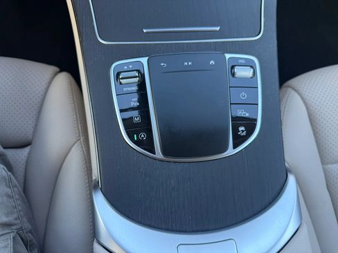 Used 2022 Mercedes-Benz GLC 300 4MATIC w/ Multimedia Package Lite image 23
