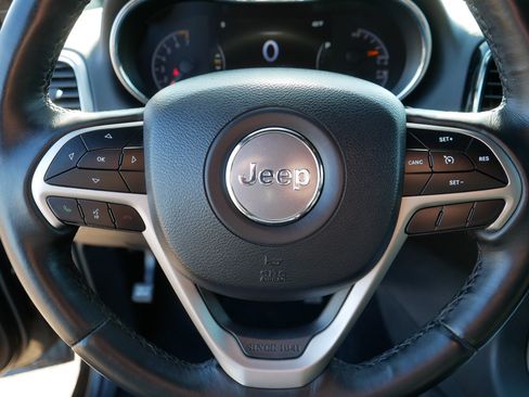 Used 2019 Jeep Grand Cherokee Altitude image 25