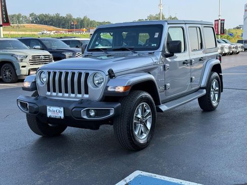 Used 2019 Jeep Wrangler Unlimited Sahara AWD/4WD image 8