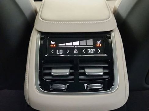 Used 2025 Volvo XC90 B6 Plus w/ Protection Package Premier AWD/4WD image 33