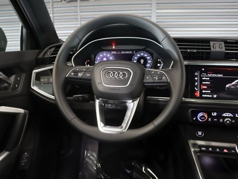 New 2025 Audi Q3 2.0T Premium image 18