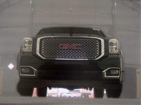Used 2015 GMC Yukon XL Denali w/ Touring Package AWD/4WD image 2