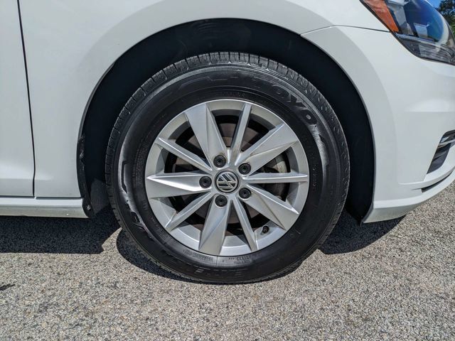 Used 2019 Volkswagen Golf S FWD image 11