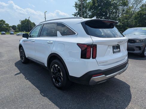 Used 2025 Kia Sorento S w/ Panoramic Sunroof Package AWD/4WD image 5