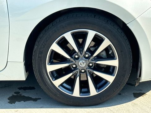 Used 2016 Nissan Altima 2.5 SV FWD image 11