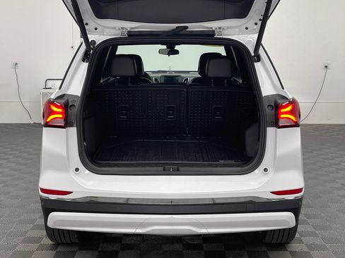 Used 2023 Chevrolet Equinox RS w/ LPO, Floor Liner Package FWD image 9