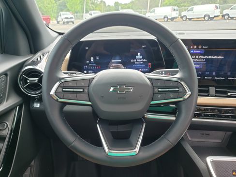 Used 2025 Chevrolet Equinox ACTIV w/ Safety and Technology Package FWD image 16