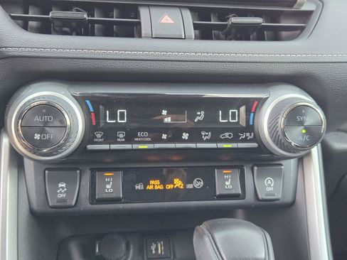 Used 2023 Toyota RAV4 XLE w/ Convenience Package FWD image 11