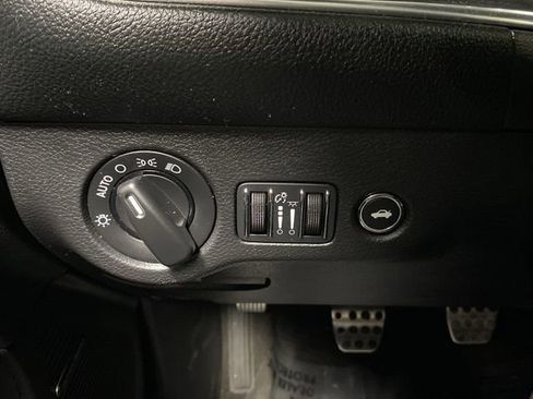 Used 2015 Dodge Challenger SRT Hellcat image 23