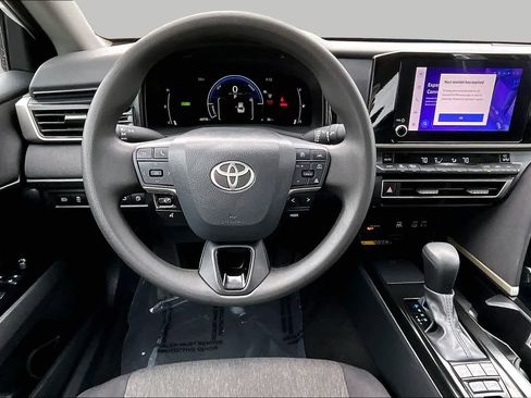 Used 2025 Toyota Camry LE FWD image 5