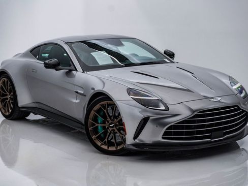 Used 2025 Aston Martin V8 Vantage Coupe RWD image 3