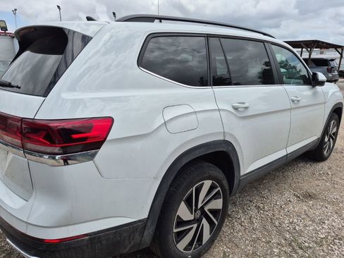 Used 2025 Volkswagen Atlas SE image 3