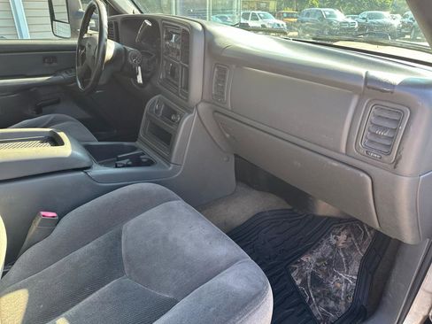 Used 2004 GMC Sierra 3500 SLE w/ Heavy-Duty Power Package RWD image 16