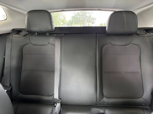 Used 2025 Chevrolet Trax LT w/ LT Convenience Package FWD image 38