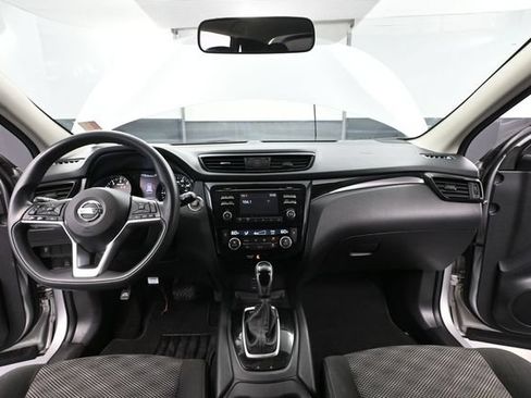 Used 2017 Nissan Rogue Sport SV AWD/4WD image 24