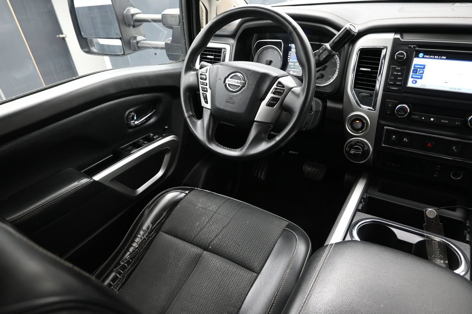 Used 2018 Nissan Titan PRO-4X w/ Pro-4x Utility Package AWD/4WD image 24