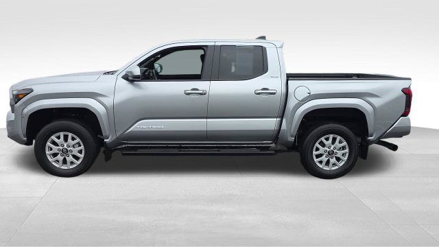 Used 2024 Toyota Tacoma SR5 AWD/4WD image 15