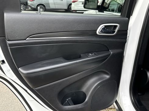 Used 2022 Jeep Grand Cherokee Limited image 25