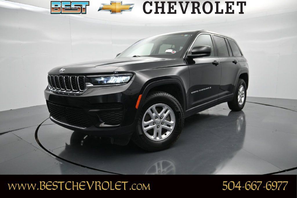 Used 2023 Jeep Grand Cherokee Laredo RWD image 1