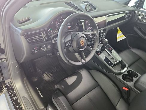 New 2026 Porsche Macan AWD/4WD image 4