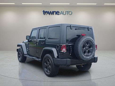Used 2016 Jeep Wrangler Unlimited Sahara w/ Connectivity Group AWD/4WD image 3