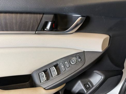 Used 2018 Honda Accord EX image 19