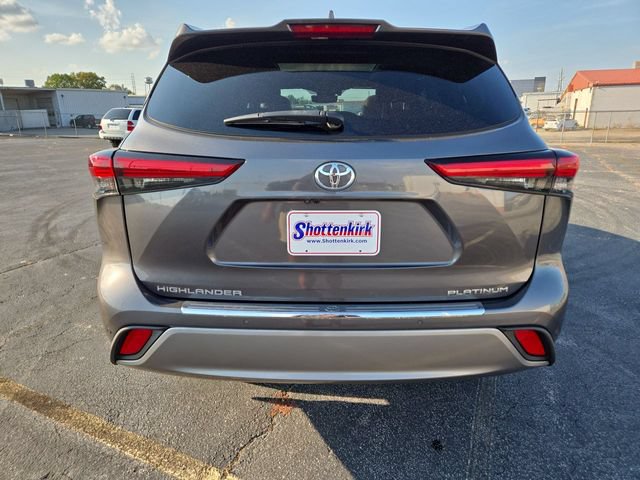 Used 2023 Toyota Highlander Platinum FWD image 7