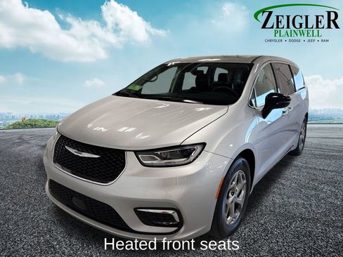 Used 2024 Chrysler Pacifica Limited FWD image 15