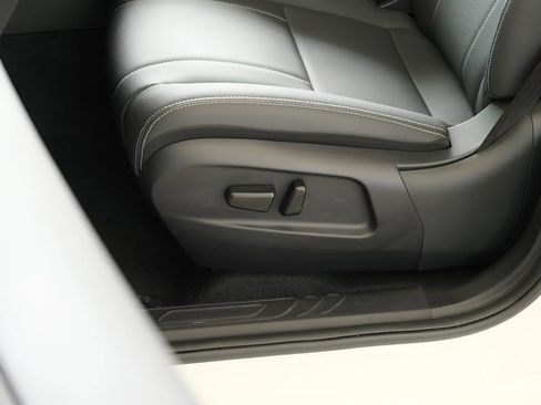 New 2025 VinFast VF 8 Eco AWD/4WD image 14