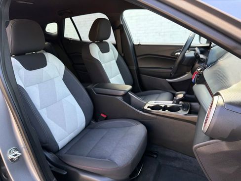 Used 2024 Chevrolet Trax RS w/ Driver Confidence Package FWD image 13