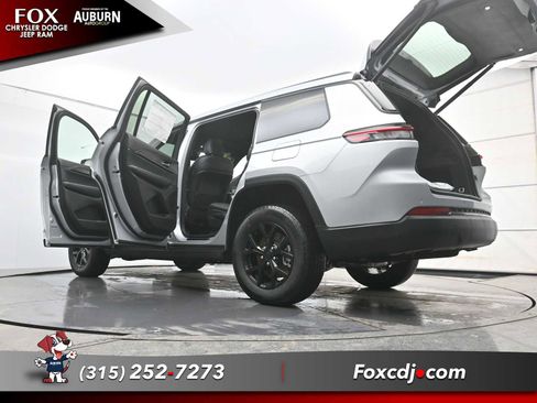 New 2025 Jeep Grand Cherokee L Altitude image 35