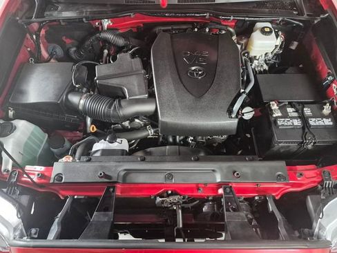 Certified 2023 Toyota Tacoma TRD Off-Road w/ Advanced Technology Package AWD/4WD image 8