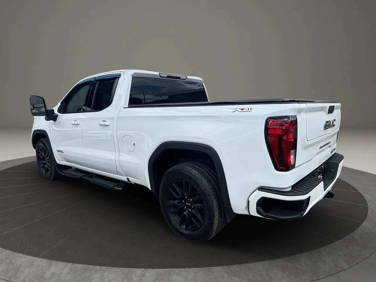 Used 2021 GMC Sierra 1500 Elevation w/ X31 Off-Road Package AWD/4WD image 3