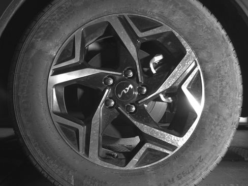 Used 2025 Kia Sportage LX image 14