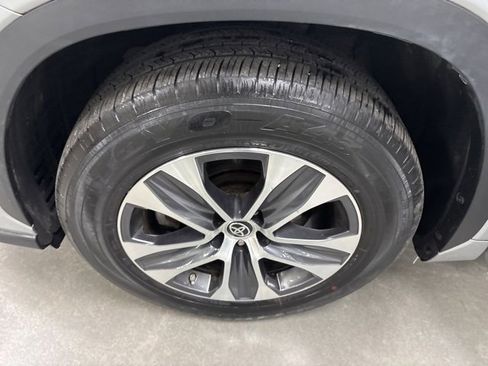 Certified 2023 Toyota Highlander XLE image 31